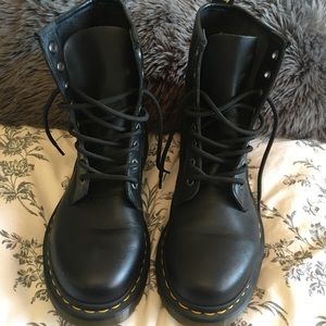 SOLD!!!!!! Dr. Martens 1460